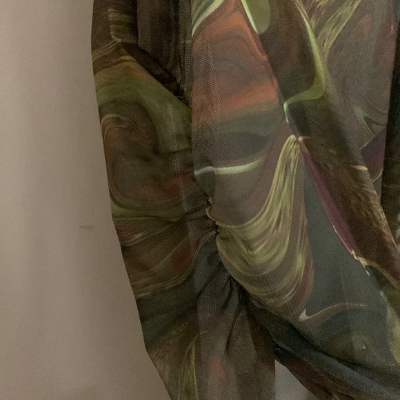 New Pretty Little Thing Sheer Top - Picture 3 of 5